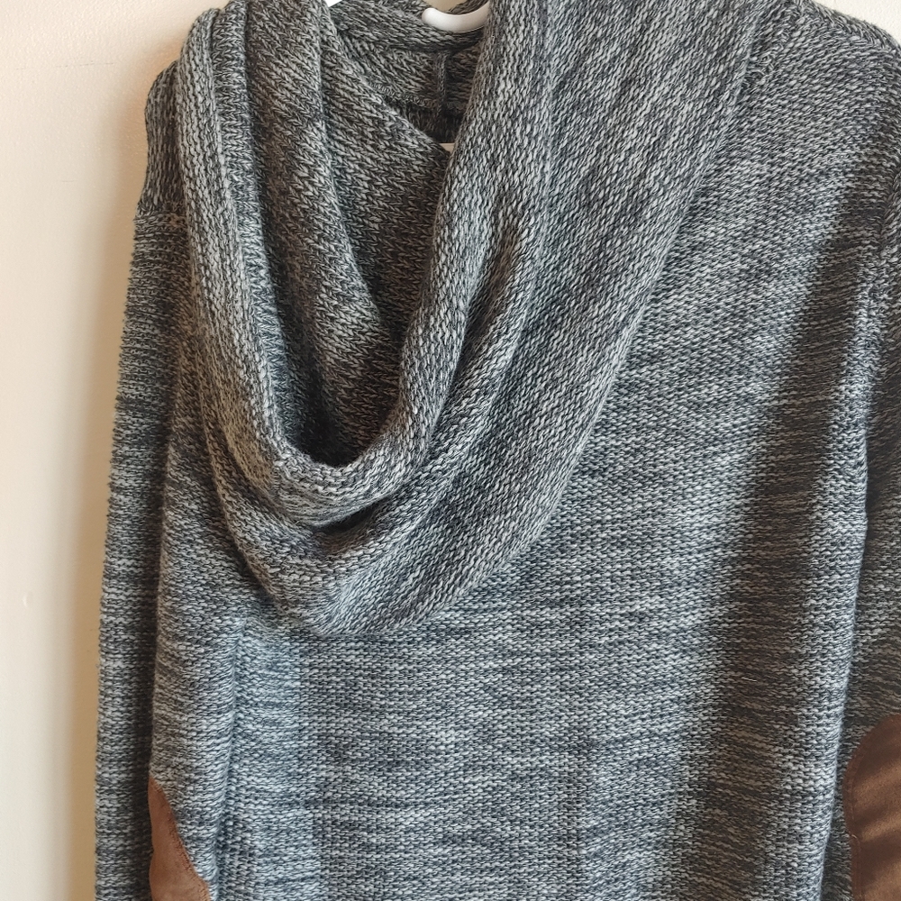 Sweater - Picture 4 of 5